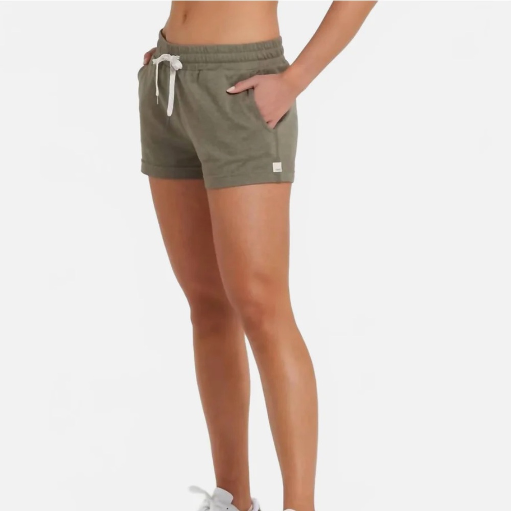 Vuori Halo Performance Short In Light Oregano